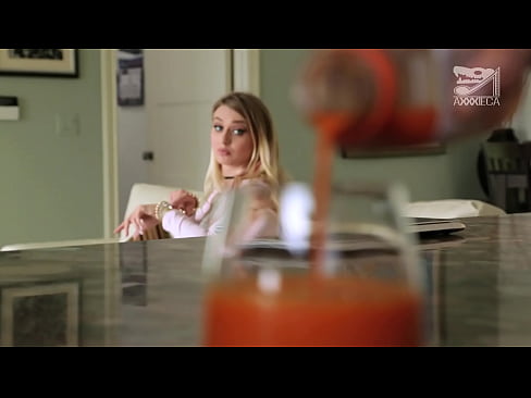 ❤️ Titi handiak eta puxa estua dituen neska beroa galtzailetik oilarra lortzen du, baina oso gogorra ❤️ Sexu bideoa gurean eu.rionews.top