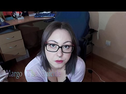 ❤️ Neska sexy betaurrekoekin dildoa zurrupatzen du kameraren aurrean ❤️ Sexu bideoa gurean eu.rionews.top
